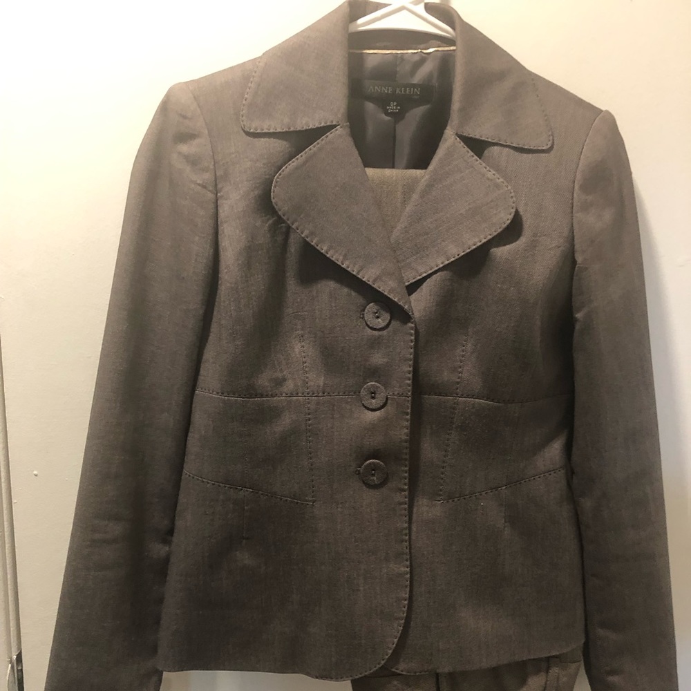 Anne Klein size 0P woman’s pant suit